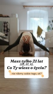 Ile razy w życiu słyszałam, że np. „mam czas dla siebie, bo nie mam dziecka”. Potem brak dziecka był zastępowany „bo jeszcze nie chodzi”, potem kolejnymi powodami…Ile razy słyszałam, że nie wiem nic o życiu, bo jestem za młoda.Być może jestem. Ale nie oznacza to, że niczego nie przeżyłam. A przeżyłam sporo:🏥 gdy miałam 21 lat zdiagnozowano u mnie endometriozę🩸 pół roku później, podczas operacji, która miała trwać pół godziny (a trwała ponad 2,5 godziny, a i tak nie udało się usunąć wszystkich ognisk) dowiedziałam się, że to IV stopień endo (zaczyna się od 40 punktów, a ja zdobyłam ponad 80)🤰🏾 po operacji brałam leki, ale żadne nie działały. W końcu usłyszałam, że jeśli chcę mieć dzieci, lepiej nie czekać, bo z miesiąca na miesiąc jest gorzej. Miałam 22 lata👩🏾‍🍼 urodziłam prawie 3 tygodnie wcześniej z zagrożeniem życia dziecka. Skończyło się dobrze, ale stres był ogromny🩸 karmiłam piersią rok. Pierwszy okres po porodzie dostałam w 4 tygodniu połogu (potwierdzone u gin), bolał mnie brzuch jak 🤬 (a miało być lepiej, przecież „po ciąży przejdzie”)🚌 jeszcze-nie-mąż pojechał do Ukrainy załatwić sprawy urzędowe. Miało go nie być 4 dni (pojechałam wtedy z miesięcznym bobasem do mamy). Nie było go 5,5 tygodnia przez to, że Urząd Wojewódzki nawalił z wydaniem dokumentów na czas i te ich pieczątki nie miały znaczenia🧒🏾 moje dziecko nie zostało przyjęte do państwowego przedszkola ze względu na niepełnosprawność („bo miasto musi dużo pieniędzy na takie dziecko wydać, a w ogóle to wyślę policję, żeby was sprawdziła, czy nie kłamiecie” – coś takiego usłyszałam od dyrektorki, gdy chciałam złożyć podanie)🧘🏾‍♀️mam 27 lat, dowiedziałam się, że mój kręgosłup jest tak zbudowany, że będę miała problemy z nim (ode mnie zależy, jak bardzo, ale nie zmienię faktu, że one będą)Mogłabym wymieniać dalej. Ale nie o to mi chodzi.Nie oceniaj kogoś na podstawie wieku, bo nie wiesz, przez co przechodzi. Każdy z nas ma swoje problemy. Większości z nich nie widać. Ale to nie znaczy, że ludzie nie zasługują na odrobinę empatii 🧡