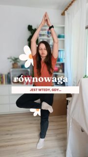 Kiedyś wydawało mi się, że równowaga oznacza stan, w którym jest ciągle tak samo dobrze. Słyszałam, że równowaga nie istnieje. Nie zgadzam się. Gdy ktoś balansuje na linie – nie idzie pewnie przed siebie przez cały czas. Ostrożnie stawia kroki, chwieje się, macha rękoma. Traci na chwilę spokój i skupienie, waha się, a potem idzie dalej. Krok po kroku.Tak samo – według mnie – wygląda równowaga w życiu. Jednego dnia pędzę bardziej, innego zwalniam. Dziś mam 5 minut w przerwie w pracy na ćwiczenia regulujące układ nerwowy, a jutro – cały wolny wieczór, bo mąż usypia Małego Człowieka. Jednego dnia puszczą mi nerwy, a drugiego staram się to naprawić. Jednego śpię gorzej, innego dbam o to, by lepiej się wyspać.Nigdy nie będzie ciągle i bez przerwy idealnie. Ważniejsze jest to, żeby:➡️ nie poddawać się po potknięciach, tylko traktować je jak lekcje – co mi nie wyszło? gdzie popełniłam błąd? co mogę zrobić, by to naprawić? co mogę zrobić, by kolejny raz było lepiej?➡️ ciągle próbować – jak jedna metoda nie działa, sprawdzić kolejną. Któraś na pewno zadziała➡️ cieszyć się czasem, w którym jest lepiej – bo kiedyś będzie gorzej, tylko czy warto tracić te przyjemne chwile na zamartwianie się tym, co będzie? Nie chodzi mi tu o „YOLO, raz się żyje”. Na przykładzie: Mały Człowiek jest w spektrum autyzmu. Ma parę lepszych dni, a potem parę gorszych i tak od zawsze. W te dobre dni cieszymy się tym, że jest lepiej. W te gorsze – radzimy sobie jak możemy, żeby nie było aż tak źle.Chcesz żyć spokojniej? Chcesz złapać równowagę? Zaobserwuj mnie! 🧡A jeśli się jeszcze nie znamy, to hej! Jestem Klaudia Jaroszewska-Kotradii i opowiadam o tym, jak złapać równowagę w życiu. Pokazuje swoje sposoby na ogarnięcie trudnej rzeczywistości (endometrioza, dziecko w spektrum autyzmu i nie tylko).📝 Uczę wspierającego planowania, czyli takiego, w którym jesteś człowiekiem i tak też siebie traktujesz, czyli najpierw rozmawiasz sama ze sobą, a dopiero potem planujesz 🧡 bez ciągłego podkręcania produktywności🥰 Pokazuję, jak