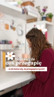 📍 Na blogu zaplanujrownowage.pl/blog znajdziesz 37 ciekawych rzeczy, które możesz robić zamiast bezmyślnego scrollowania📝 Daj znać w komentarzu, co Ty robisz zamiast scrollowania. Jestem bardzo ciekawa Twoich pomysłów!Możesz też zapisać się na listę zainteresowanych e-bookiem „Zwolnij” – o tym, jak żyć spokojniej i przyjemniej w tym pędzącym świecie 🧡 (skomentuj ZWOLNIJ, a ja [nie bot] wyślę Ci link do zapisu). Zaobserwuj @zaplanuj.rownowage i puść tę rolkę dalej w świat 🧡