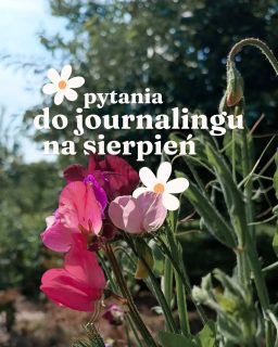 📝 Chcesz pisać dziennik, ale wszystkie pytania wydają Ci się zbyt trudne? ⤵️Pisanie dziennika nie musi się wiązać z trudnymi pytaniami, wielogodzinnym rozmyślaniem i rozpracowywaniem złożonych problemów. Możesz sięgnąć po proste i przyjemne pytania, dzięki którym poznasz samą siebie troszkę lepiej, uśmiechniesz się i być może nawet poczujesz się nieco lepiej.Sama z tych pytań korzystam i odpowiadam sobie na jedno dziennie każdego dnia. Dołączysz?Możesz odpowiedzieć na to w komentarzu: gdybyś mogła na jeden dzień zostać bohaterką książki, którą byś wybrała i dlaczego? Daj znać w komentarzu, będziemy mogły poznać się lepiej!Ja chciałabym na chwilę zostać Claire Fraser z „Obcej”, ale tylko na chwilę, bo czasy, do których się przeniosła, nie były bezpieczne. A mimo to chciałabym zobaczyć, jak to jest – nie tylko przenieść się w czasie, ale również żyć 300 lat temu.Twoja kolej!Jeśli będziesz odpowiadać na te pytania u siebie w dzienniku – udostępnij ten post u siebie na Stories lub repostuj go – nie dość, że pochwalisz się znajomym, że bierzesz udział w takim fajnym wyzwaniu, to jeszcze sprawisz, że serce mi urośnie z wdzięczności. To mamy deal? 🧡Na blogu zaplanujrownowage.pl możesz pobrać grafikę ze wszystkimi pytaniami!Psst! Chcesz więcej takich postów? Skomentuj, zapisz, udostępnij u siebie (albo chociaż repostuj) 🧡Dziękuję, że jesteś 🤗🥰Pytania do pisania dziennika | pytania do journalingu | prompty do journalingu