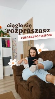 Nikt nie mówi, że droga do celu będzie łatwa. Ale na jej końcu będzie znacznie przyjemniej 🧡📍 Dzień dobry! Tu Klaudia Jaroszewska Kotradii – inspiruję, edukuję i pokazuję, jak złapać równowagę w życiu✨ pracuję z kobietami, które chcą stworzyć wspierającą codzienność – taką, w której jest miejsce na coś więcej niż obowiązki i narzekanie✨ uczę wspierającego planowania czyli takiego, w którym jesteś człowiekiem i tak też siebie traktujesz, czyli najpierw rozmawiasz sama ze sobą, a dopiero potem planujesz 🧡 bez ciągłego podkręcania produktywności✨ pokazuję, jak lepiej poznać samą siebie, żeby żyć lżej i przyjemniejWszystko, o czym mówię, przetestowałam na sobie (i często w trudnych okolicznościach, chociażby z dzieckiem w spektrum na pokładzie), bo jestem praktyczką – wolę działać, niż mówić o działaniu 🧡💌 napisz do mnie i pogadajmy, czego potrzebujesz & jak mogę Ci pomóc!