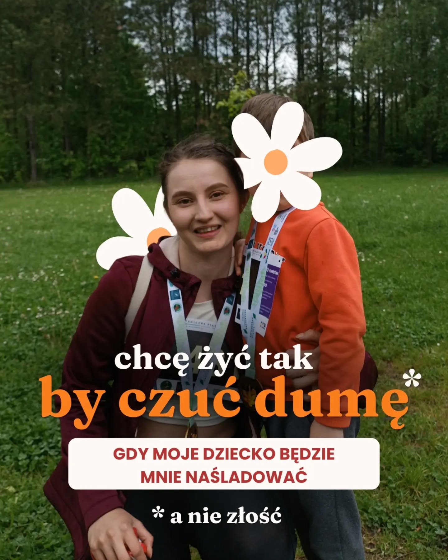 Gdyby moje dziecko po kryjomu pochłaniało słodycze, nie byłabym dumna. Wolę, by miało zdrową relację z jedzeniem. Dlatego naprawiłam swoją. Chcę, by moje dziecko lubiło się ruszać, więc znalazłam takie formy ruchu, że sama lubię to robić. Spędzamy czas aktywnie także razem. Mówię, że „chcę poćwiczyć”, a nie, że „muszę”.Chcę, by moje dziecko miało zdrową relację z technologią, więc staram się nie sięgać ciągle po telefon, nie biegnę na każde powiadomienie.Chcę, by moje dziecko potrafiło cieszyć się życiem. Dlatego praktykuję uważność i wdzięczność oraz celebruję nawet małe rzeczy.Dzieci nie robią czegoś, bo im każemy. Wolą nas naśladować 🧡 Dlatego dbam o to, bym z tego naśladowania mogła być dumna. Choć wiadomo – jestem tylko człowiekiem i czasem widzę w zachowaniu Małego Człowieka odzwierciedlenie tego, co robię źle. Traktuję to jako lekcję do odrobienia