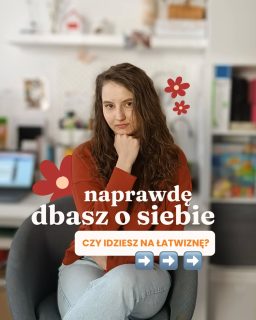 📍 Naprawdę możesz żyć wolniej i spokojniej, tylko musisz sobie na to pozwolić i zacząć robić trudne rzeczy, by później było Ci łatwiej. Pomogę Ci (i sobie!) 🧡 Napięcie towarzyszy mi od dawna. Czuję je w górnej części pleców i szczęce, która jest prawie ciągle zaciśnięta. W głowie krąży milion myśli na minutę (dwutorowo! Po co się ograniczać? 🙈). Oddech mam tak płytki, że czasem zastanawiam się, jakim cudem jeszcze żyję. Ale żyję i pracuję nad tym, by było lepiej. Ćwiczenia, które robię w przerwie pracy, uspokajają układ nerwowy i rozluźniają ciało. Te oddechowe i relaksacyjne, które robię przed snem, ułatwiają mi zasypianie (nawet po naprawdę emocjonującym wieczorze). Dobre nawyki cyfrowe sprawiają, że sięgam po telefon po 8 (a wstaję ok. 5:30 i śpię ok. 8 godzin!). Nie dotykam go przeważnie już od 19. Ruszam się, staram się zdrowiej jeść. Staram się czuć. Bo przez długi czas byłam tak zajęta, że nie czułam już nic. Uczę się na nowo żyć i… jest trudno. Ale jest też przyjemniej, gdy te trudne rzeczy zrobię. Warto 🧡 Gdy zaczynałam pisać e-book „Zwalniam”, wiedziałam, że sporo się nauczę. Czytam książki, badania, opracowania i wyciągam z nich esencję. Potem testuję na sobie, bo bez działania nie ma zmian. Nie wiedziałam, że nauczę się aż tyle i tak bardzo zacznie to zmieniać moje życie. Tym bardziej nie mogę się doczekać, aż oddam go w Twoje ręce. Zapisz się na listę zainteresowanych → skomentuj ZWALNIAM, wyślę Ci link (ja, nie 🤖)